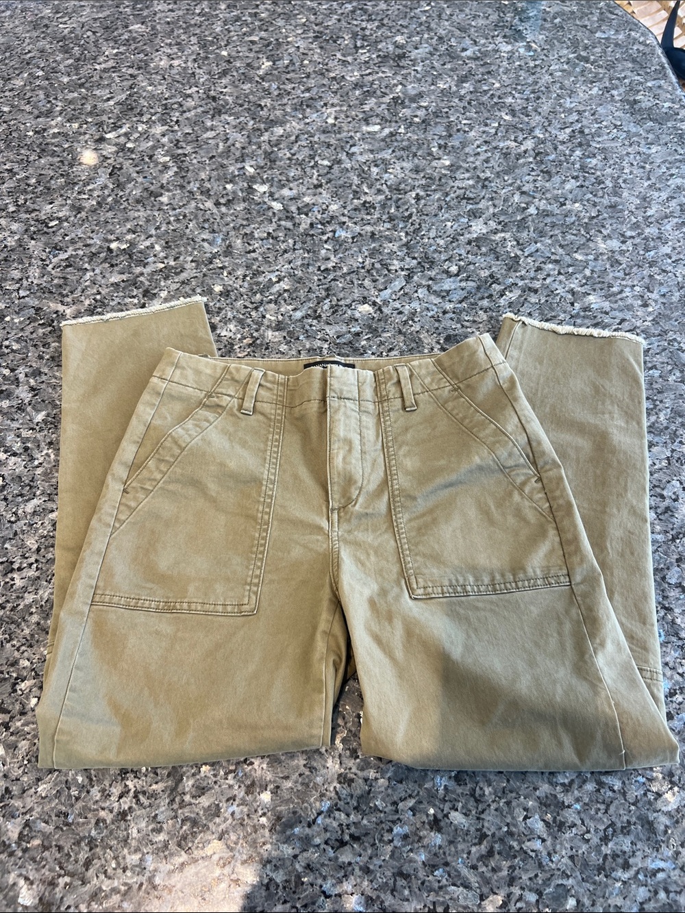 Banana Republic Women's Straight Leg Pants in Olive Green